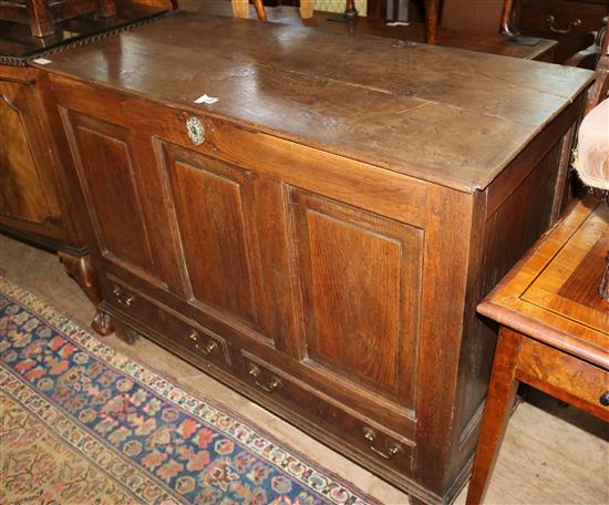 A mid 18th century panelled oak mule chest, width 3ft 11in.
